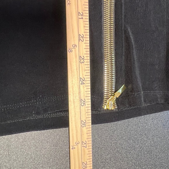 Chicos Travelers Women's Size 0 Black Pencil Skirt Gold Zipper Accent Stretch - Picture 8 of 10